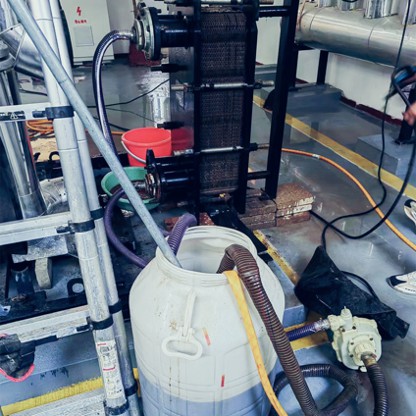 現場對熱交換站的板式換熱器清洗維護